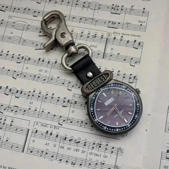 Request Vintage Style Clip-On Watch with Leather Strap - Picture 5 of 8